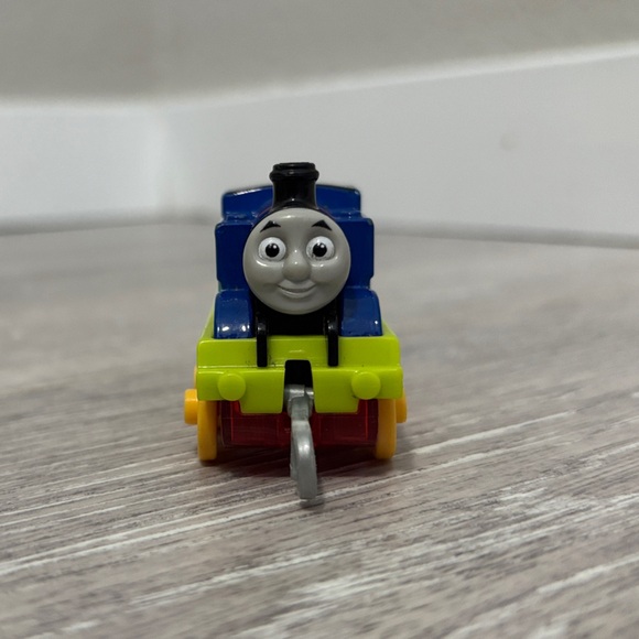 Thomas & Friends Rainbow Thomas - Picture 3 of 8